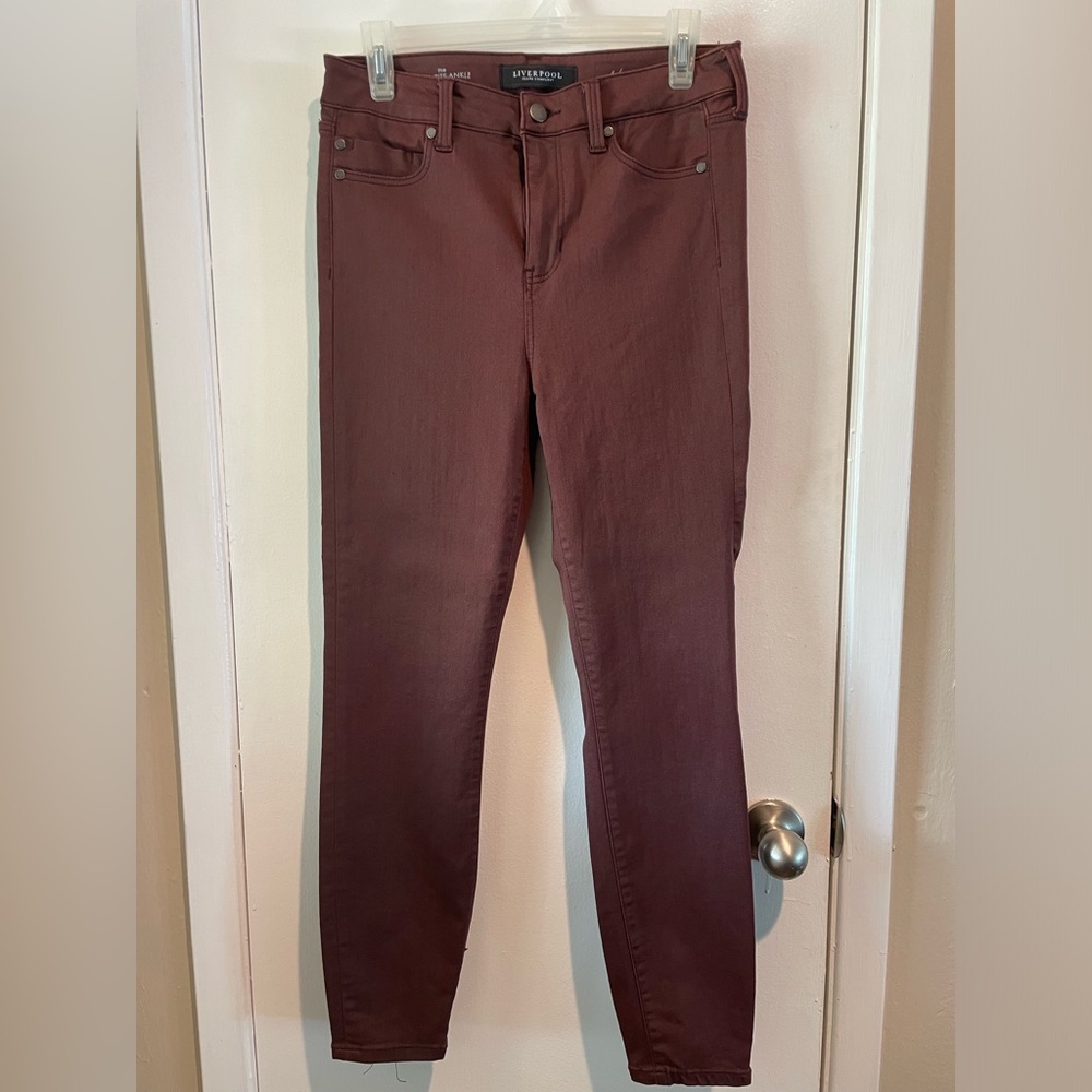 Women’s Liverpool Jeans. Size 6/28. High rise skinny. Dark maroon.